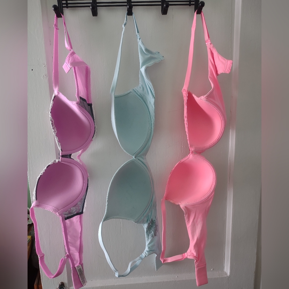 3 Victoria's Secret 36C - Picture 9 of 9